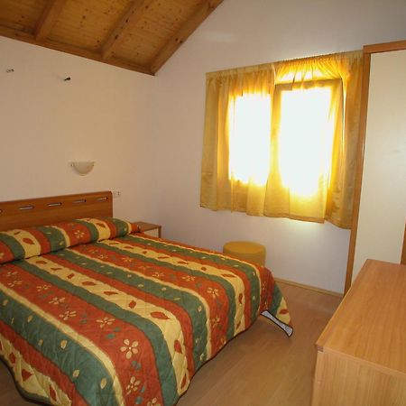 Villas Oleandri Vrboska Ngoại thất bức ảnh