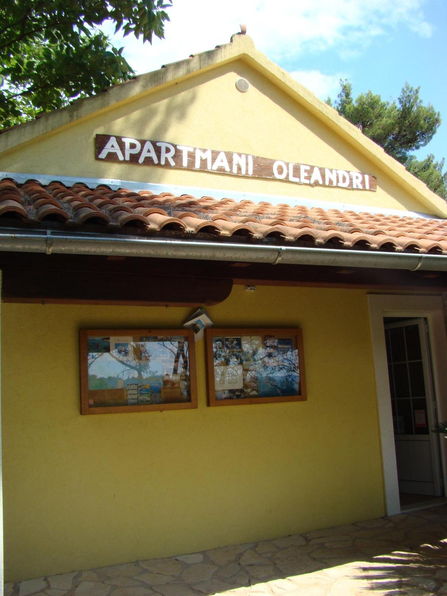 Villas Oleandri Vrboska Ngoại thất bức ảnh